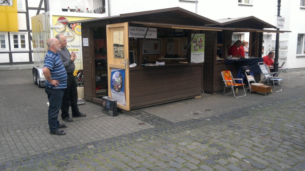 Peter Carstensen und Wilfried Schwabe sind im Gespäch vertieft.